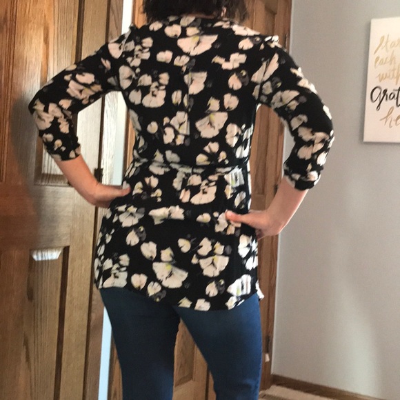 ADORABLE BLOUSE!!! - Picture 2 of 3